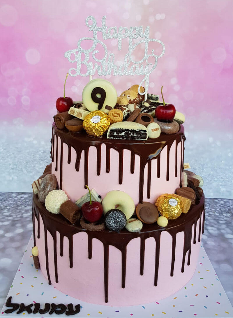 עוגת יום הולדת קומות עם ממתקים