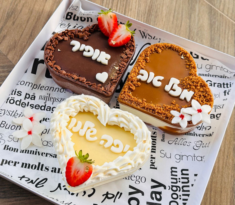 מארז קינוחי עוגות אישיות