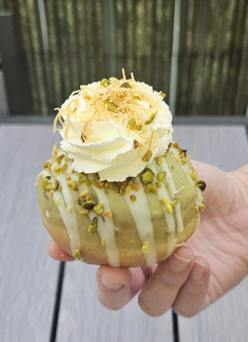 סופגניית פטיסייר פיסטוק