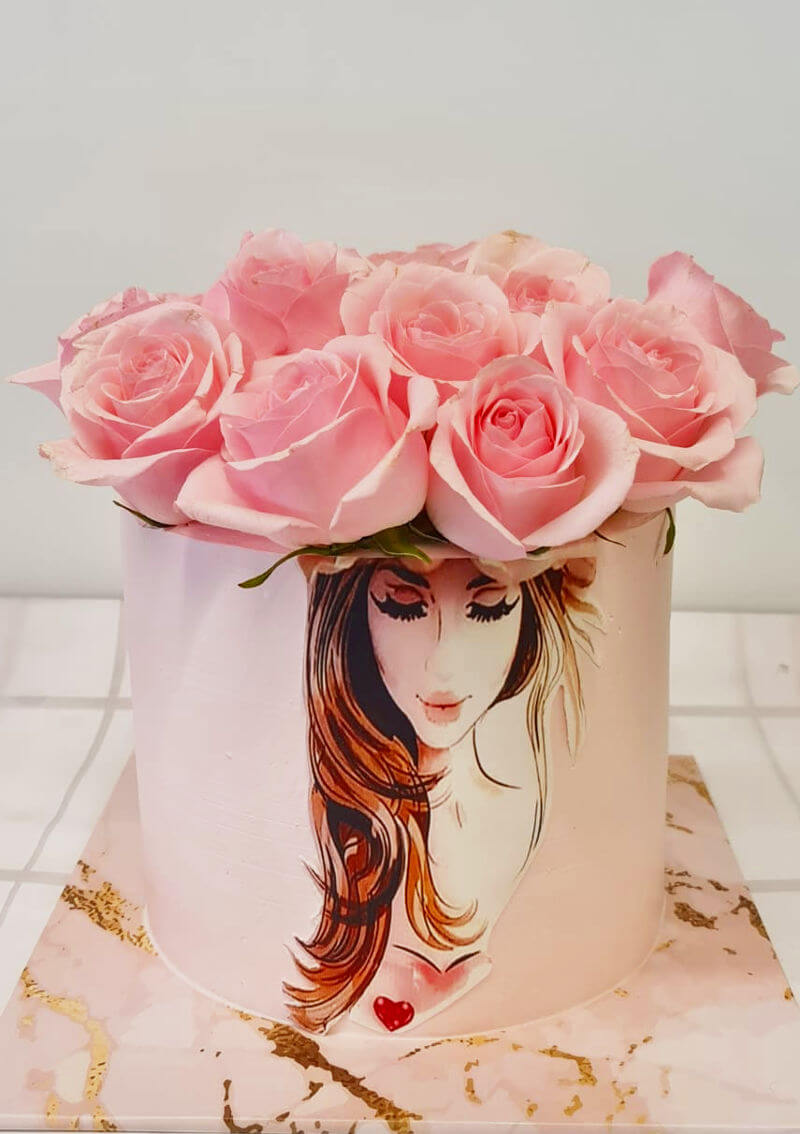 עוגה מעוצבת לאשה
