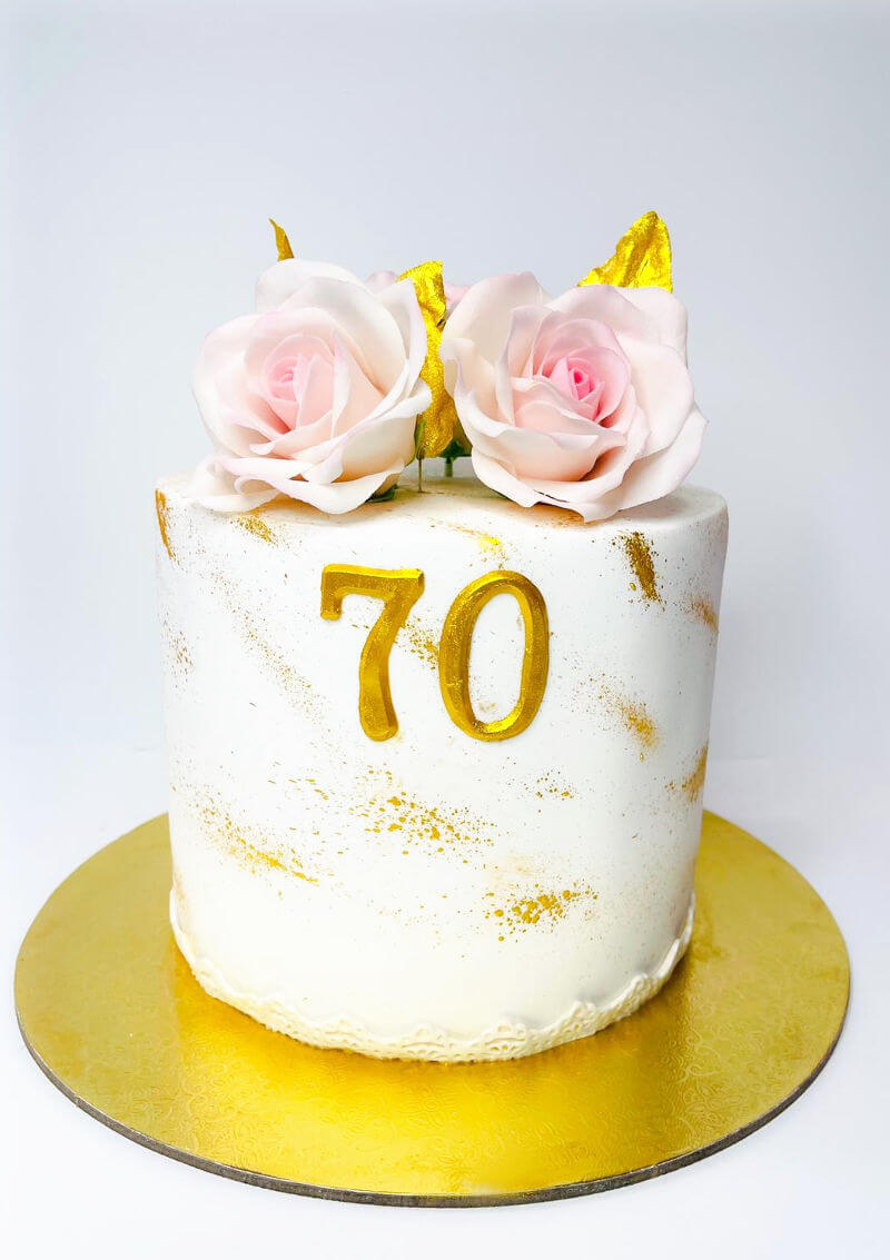 עוגה מעוצבת לגיל 70