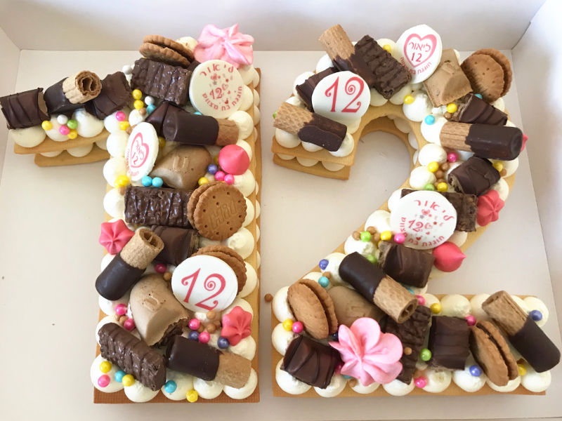 עוגת 12 עם שוקולדים