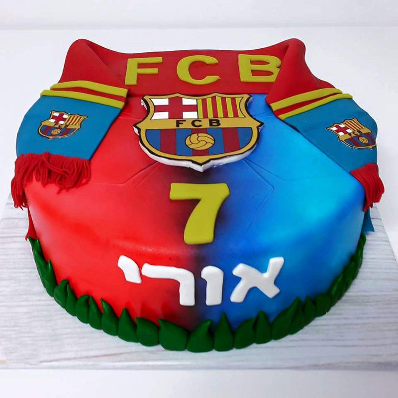 עוגת בצק סוכר כדורגל מעוצבת ברצלונה