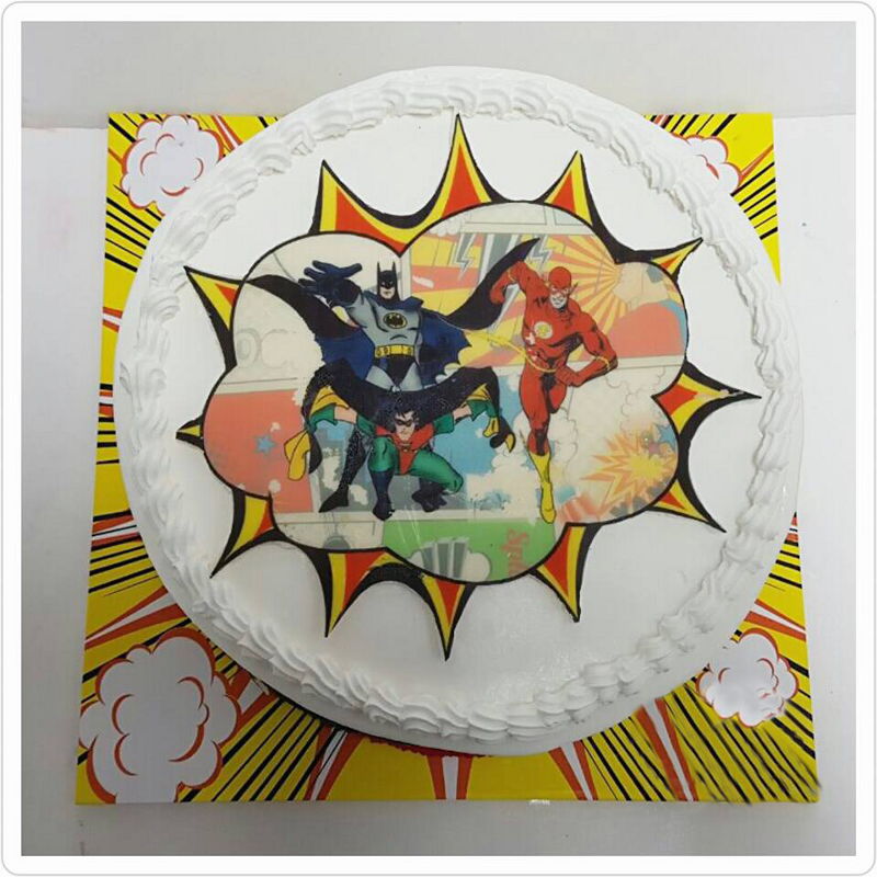 עוגת יום הולדת גיבורי על קומיקס