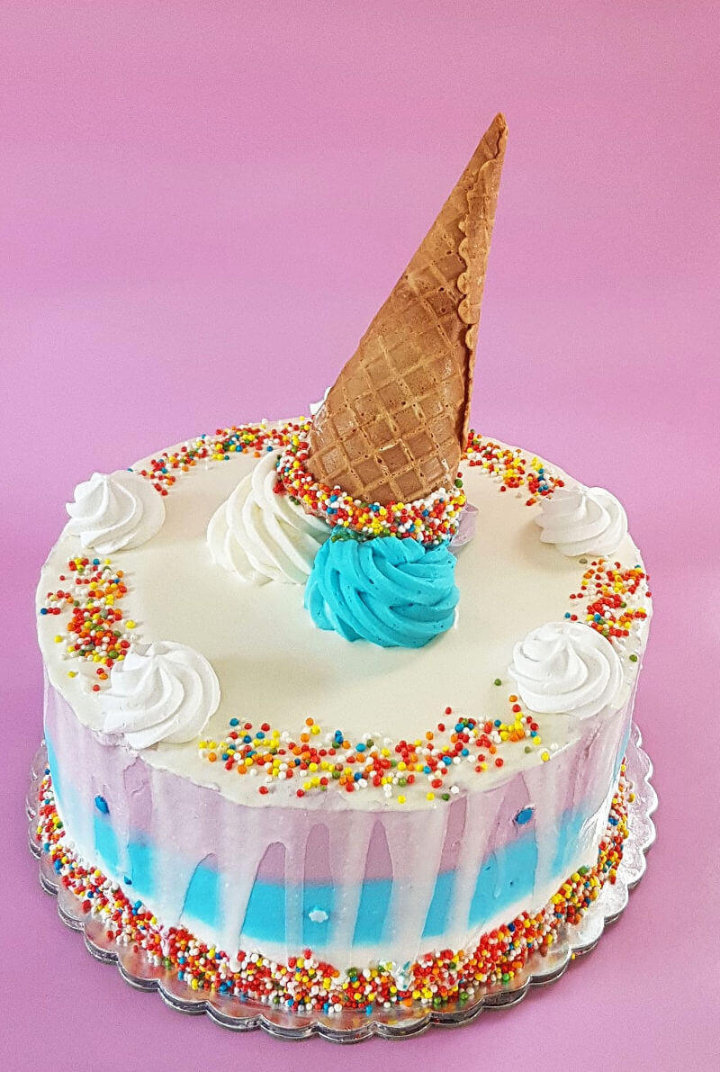 עוגת גלידה וסוכריות מעוצבת
