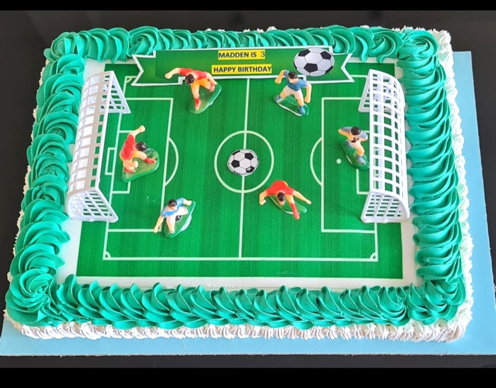 עוגת גן מגרש כדורגל