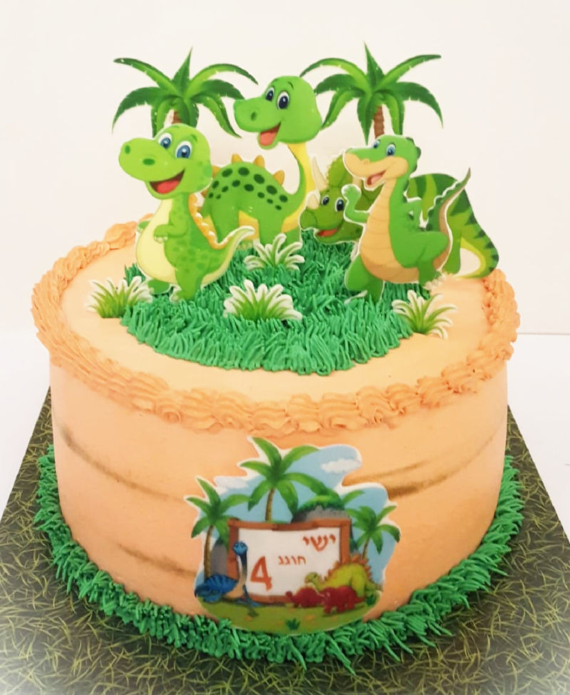 עוגת יום הולדת מעוצבת עם דינוזאורים