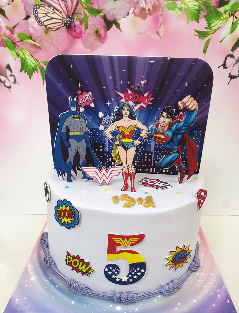 עוגת וונדרוומן סופרמן ובאטמן