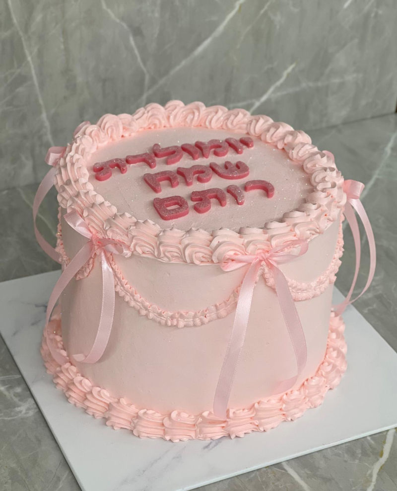 עוגת וינטאג עם סרטים