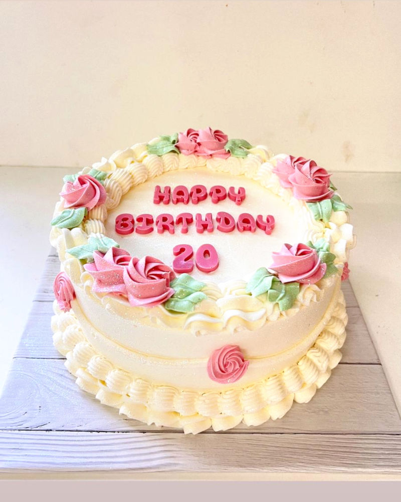 עוגת זילוף וינטאג עם פרחים