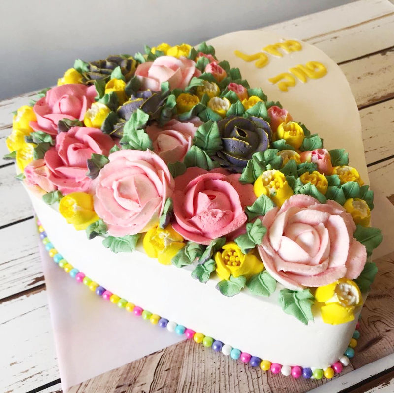 עוגת זילוף בצורת לב ליום הולדת