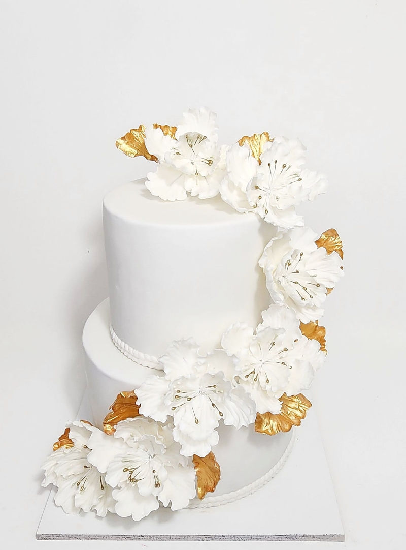 עוגת חתונה כשרה בלבן וזהב