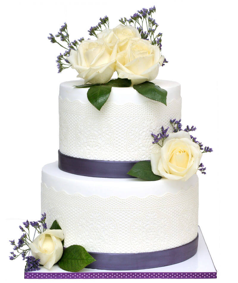 עוגת חתונה מעוצבת בלבן וסגול