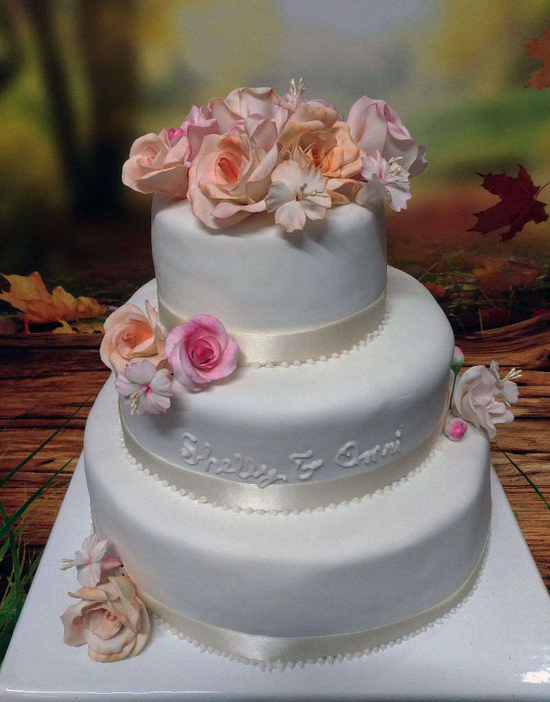 עוגת חתונה מפוארת