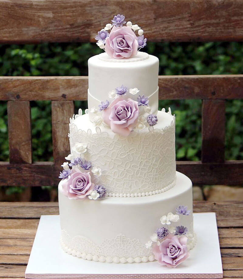 עוגת חתונה מעוצבת עם פרחים