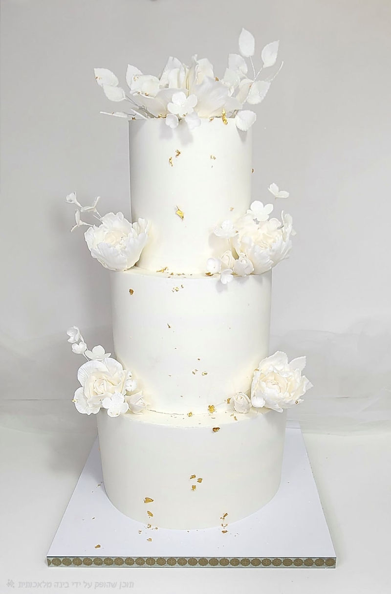 עוגת חתונה כשרה עם פרחים בלבן