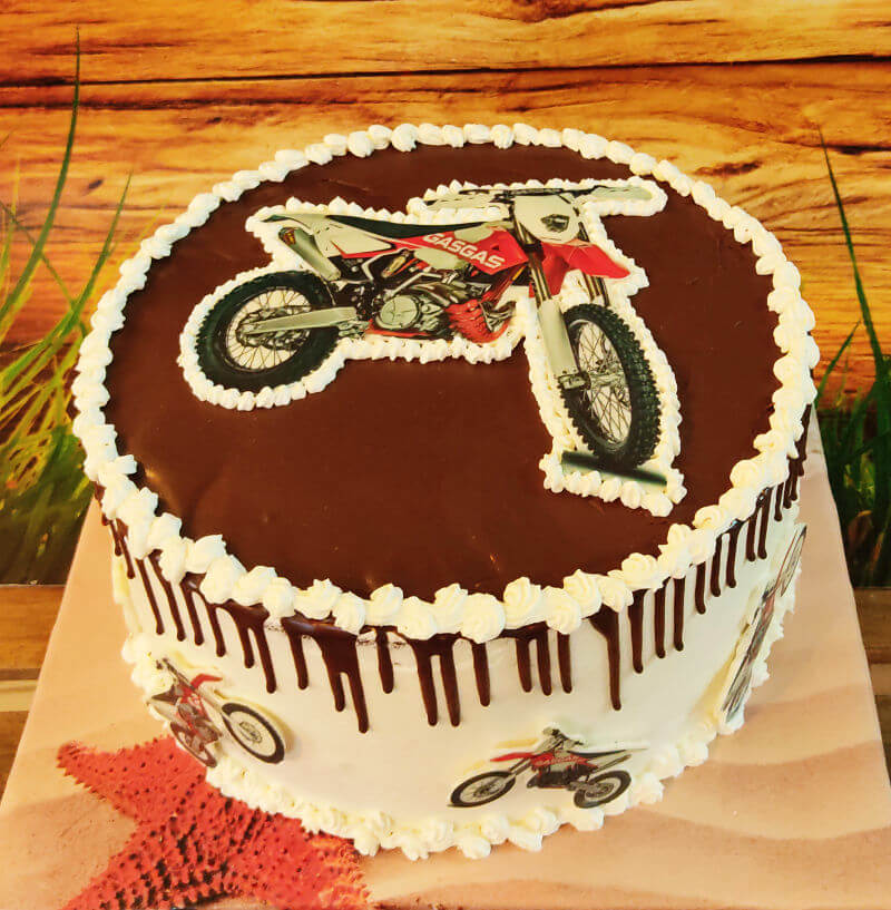 עוגת טפטופים בעיצוב אופנוע