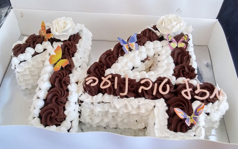 עוגת זילוף ליום הולדת מעוצבת בצורת מספר