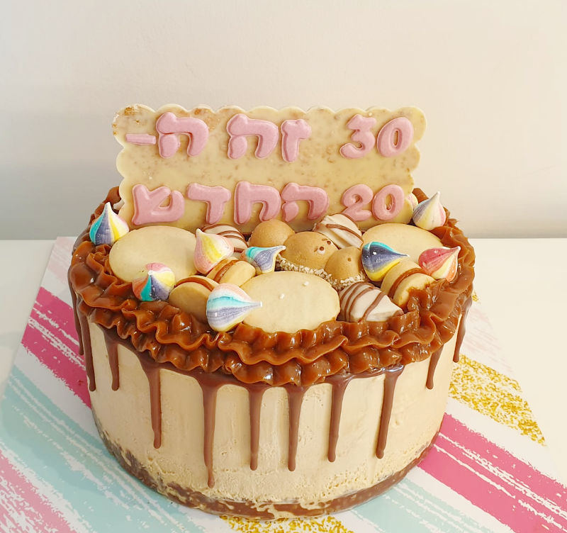 עוגת יום הולדת 30 עם ממתקים