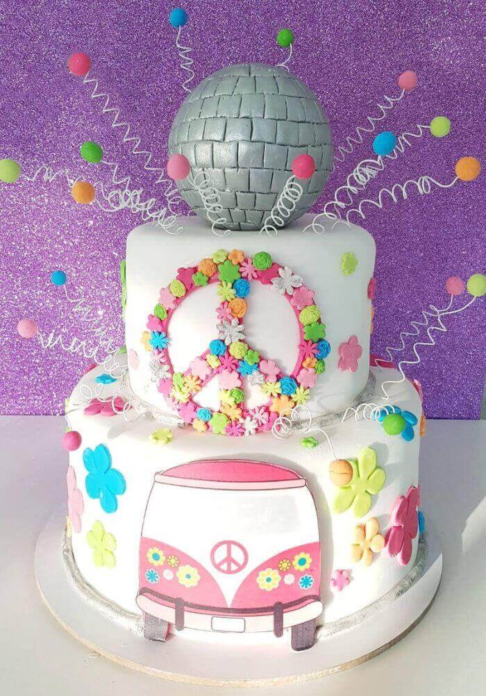 עוגת יום הולדת בעיצוב היפי