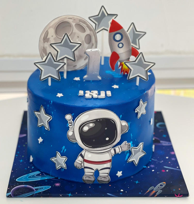 עוגת יום הולדת בעיצוב חלל