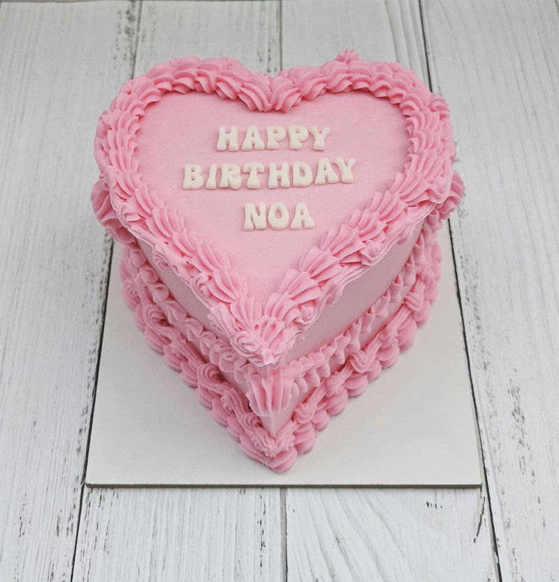 עוגת יום הולדת בצורת לב