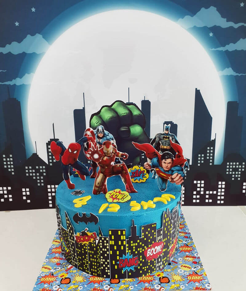 עוגת יום הולדת גיבורי על