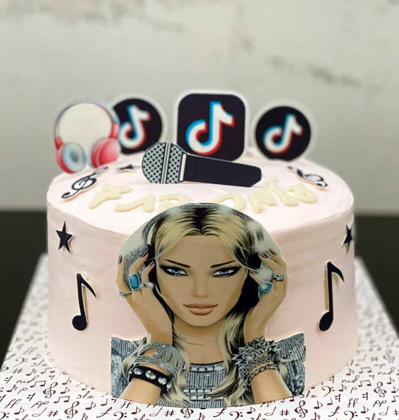 עוגת יום הולדת טיק טוק