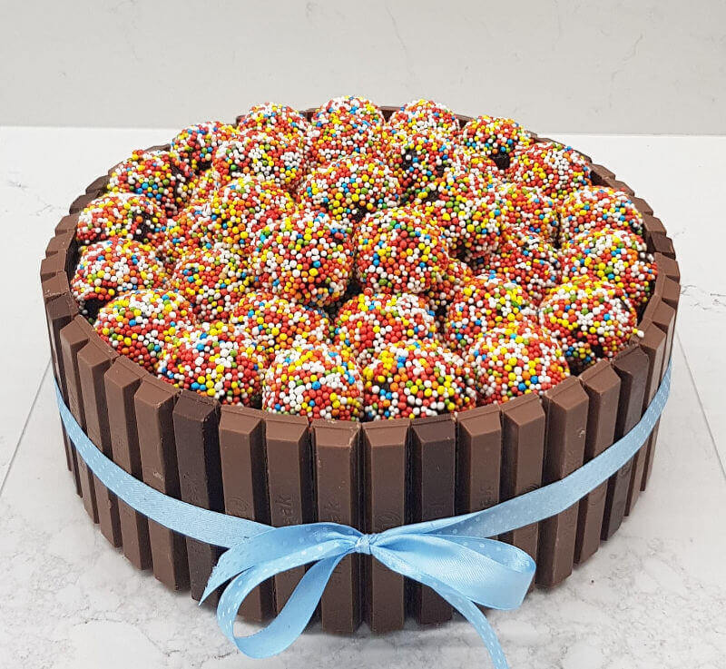 עוגת יום הולדת כדורי שוקולד
