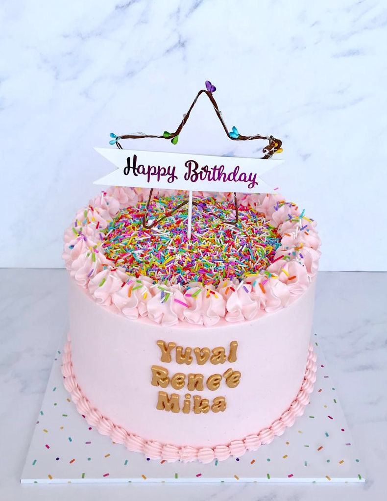 עוגת יום הולדת לבנות עם סוכריות