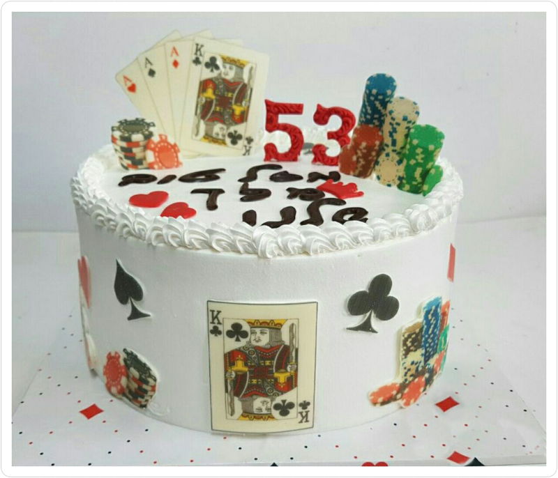 עוגת יום הולדת מבוגרים עם קלפים