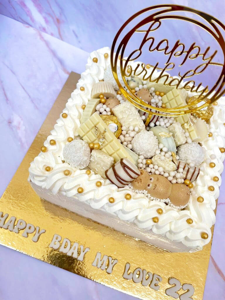 עוגת יום הולדת מוס קינדר מרובעת