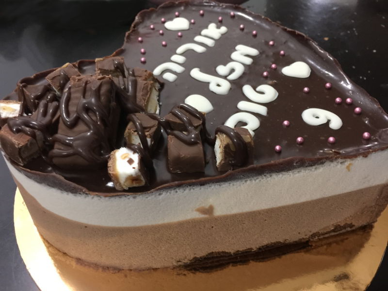 עוגת יום הולדת מוסים בצורת לב