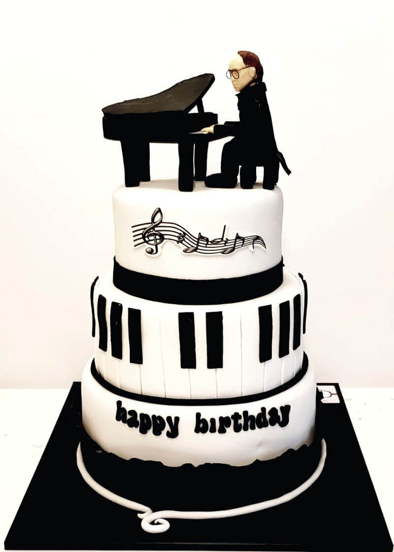 עוגת יום הולדת מיוחדת בעיצוב פסנתר
