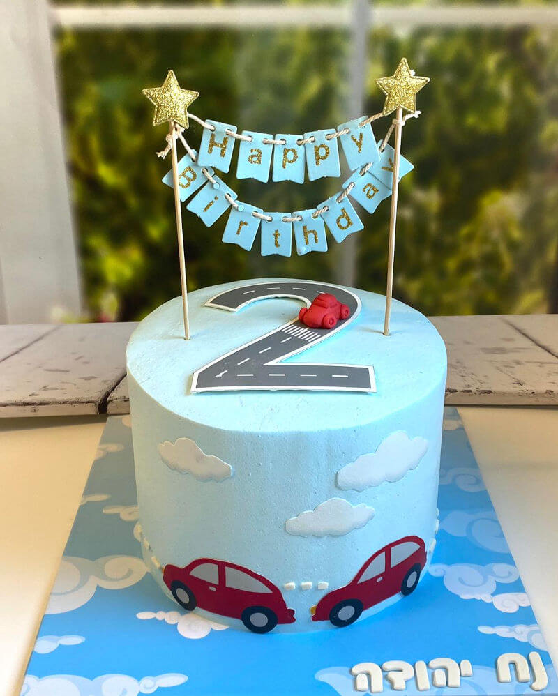 עוגת יום הולדת מכוניות
