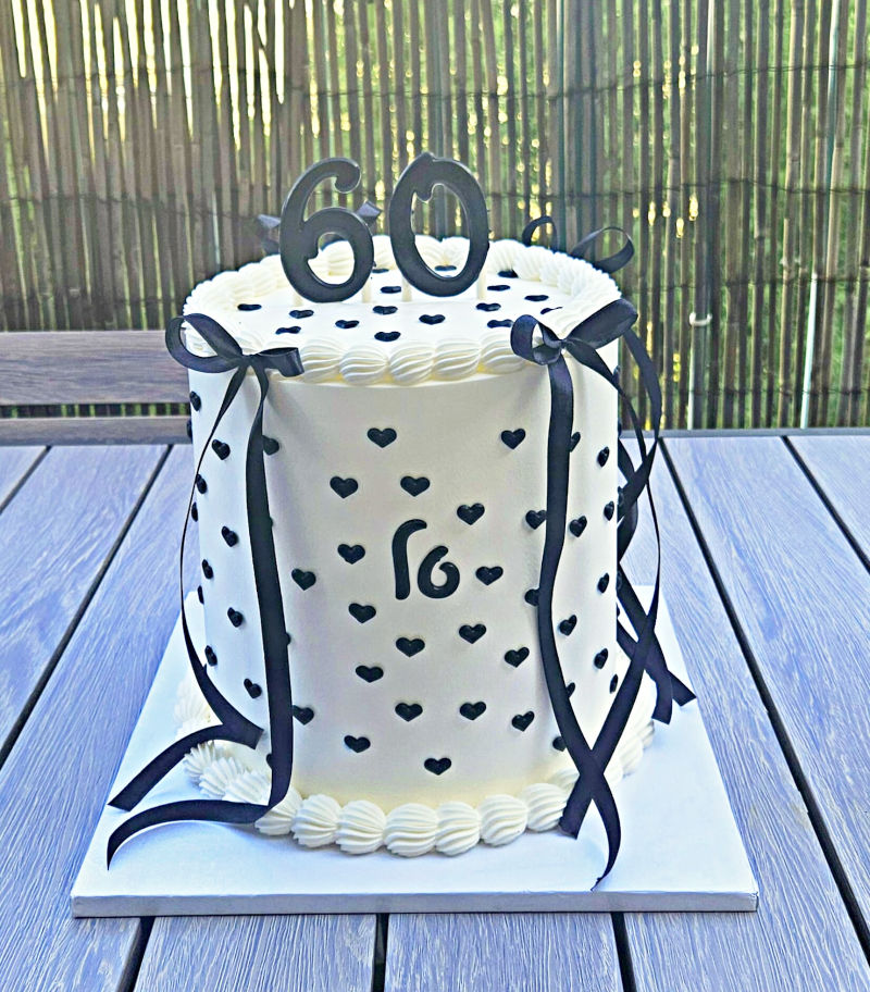 עוגת יום הולדת מעוצבת עם פפיונים