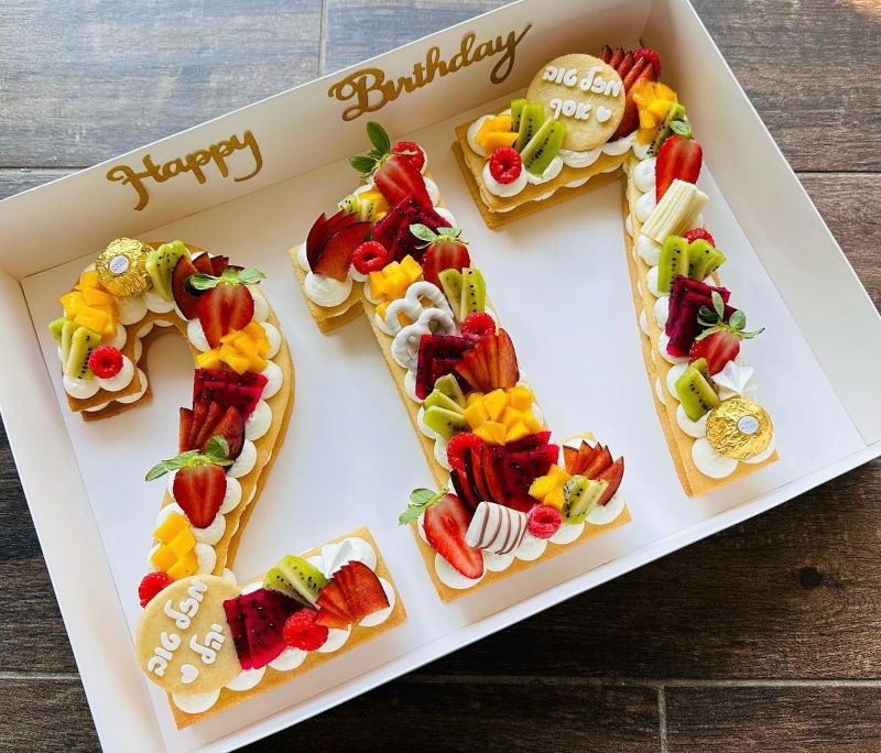 עוגת יום הולדת משותפת לשני חוגגים