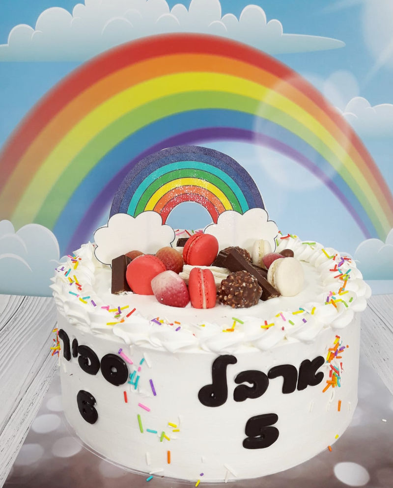 עוגת יום הולדת עם ממתקים