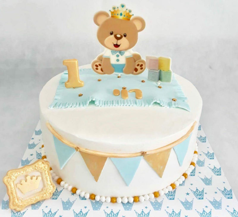 עוגת יום הולדת שנה לבן עם דובי