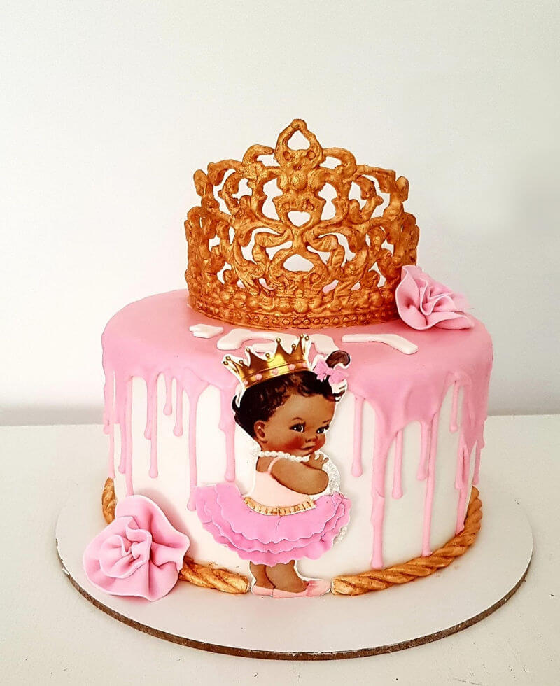 עוגת יום הולדת עם תינוקת
