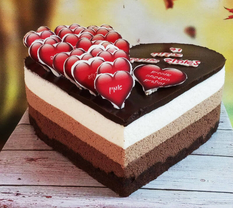 עוגת לב טריקולד עם כל הסיבות לאהוב אותך