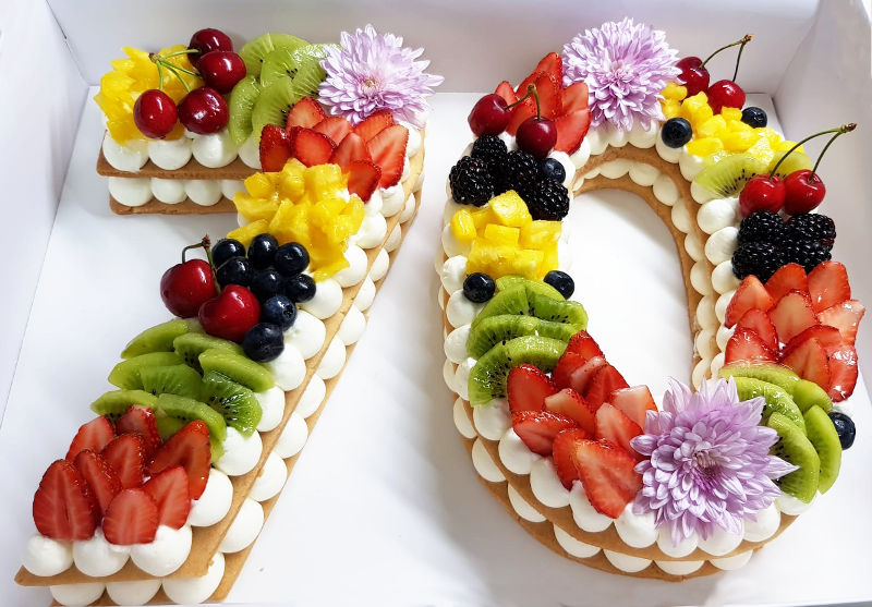 עוגת מספרים ופירות לגיל 70