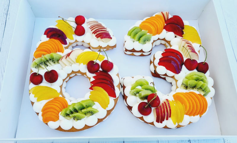 עוגת מספרים עם פירות