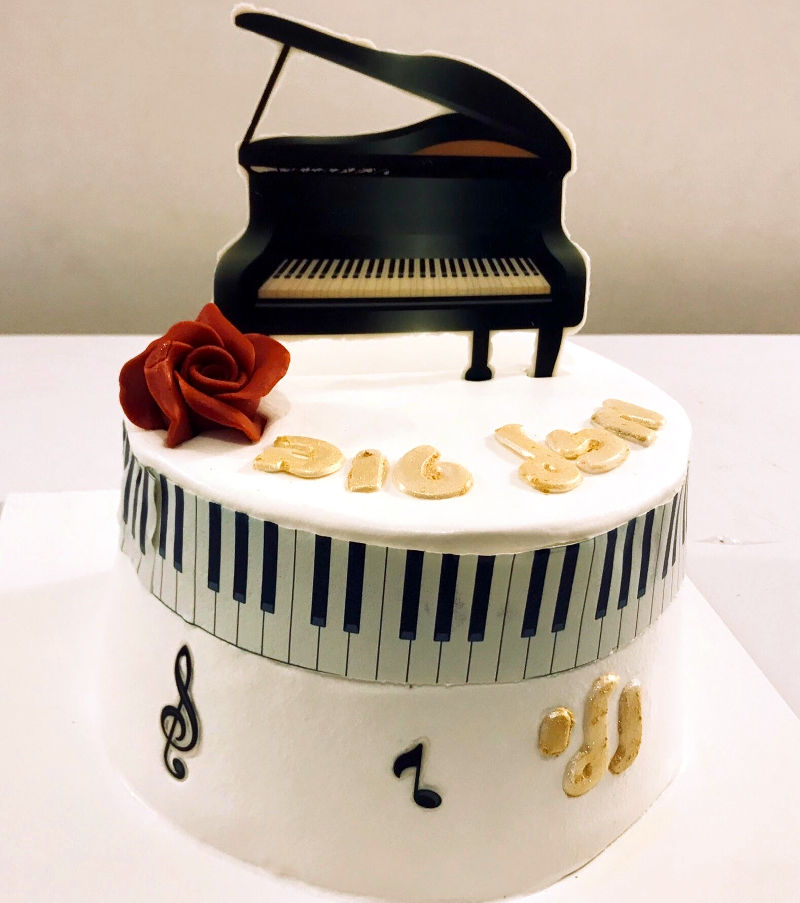 עוגה מעוצבת פסנתר