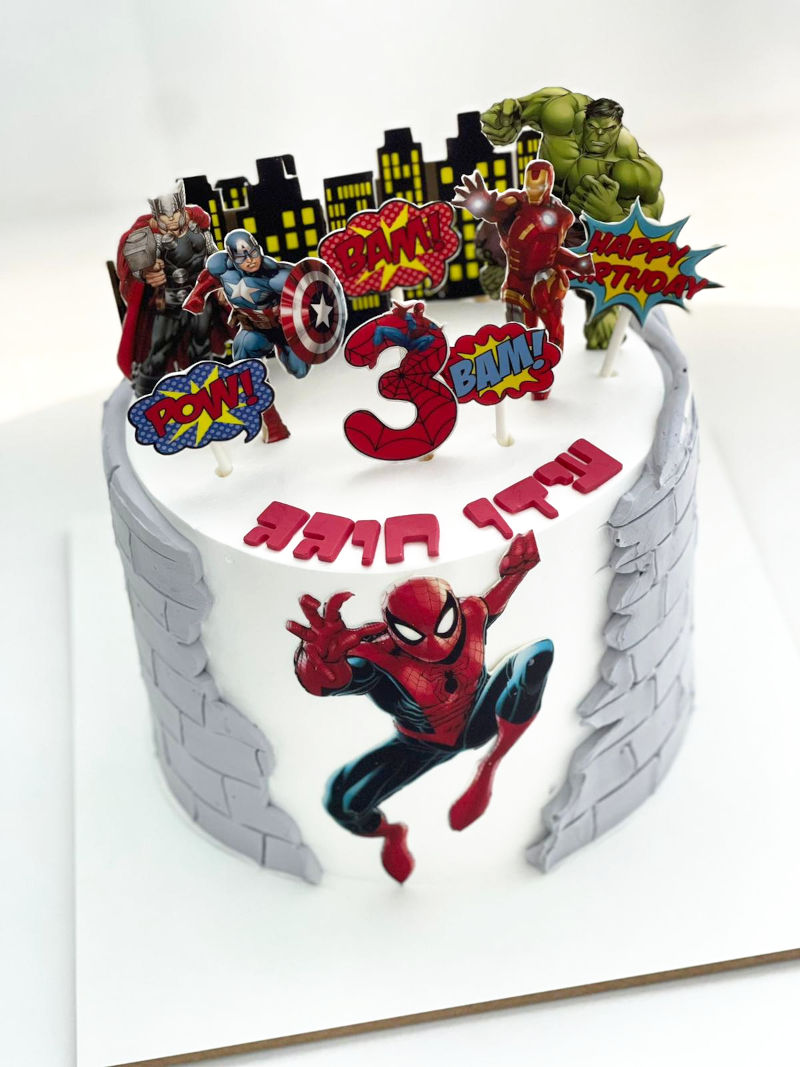 עוגת ספיידרמן וגיבורי על מעוצבת