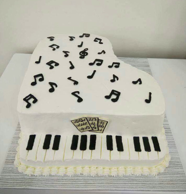 עוגת פסנתר מעוצבת