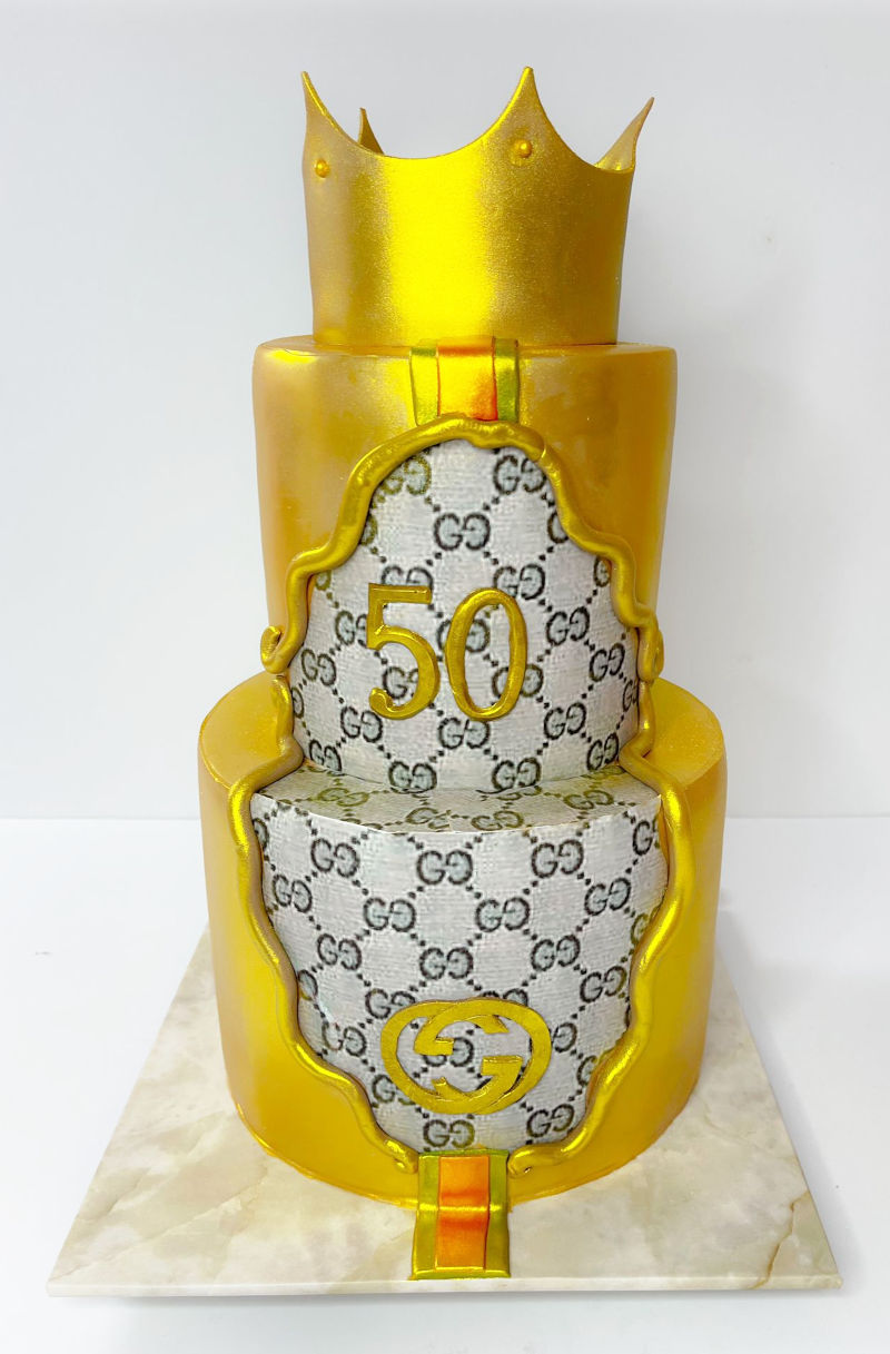עוגת קומות ליום הולדת 50 בעיצוב מותגים
