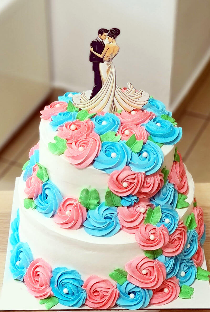 עוגת קומות לחתונה עם פרחים