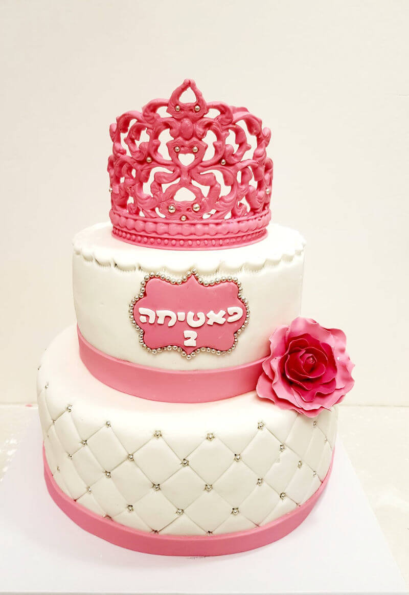 עוגת קומות מבצק סוכר ליום הולדת של בנות