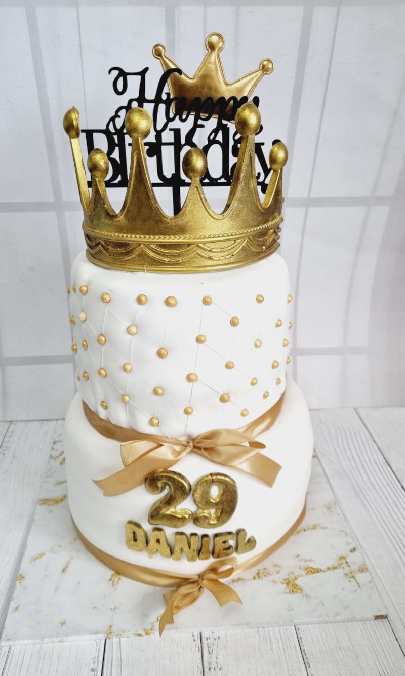עוגת קומות מעוצבת ליום הולדת